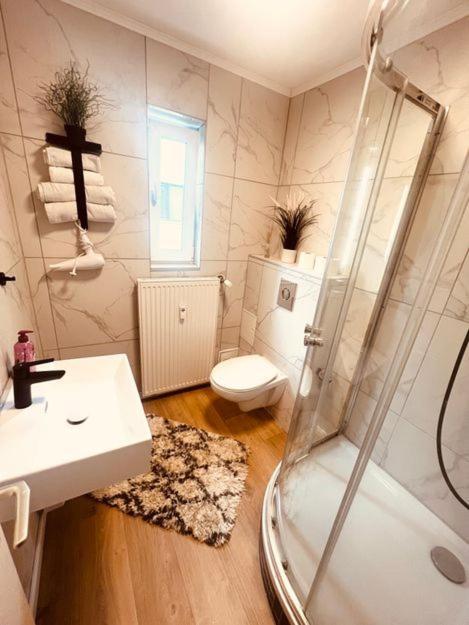 Ferienwohnung An Der Uniklinik Mit Eigener Kueche Und Renoviertem Badezimmer Homburg  Exterior foto